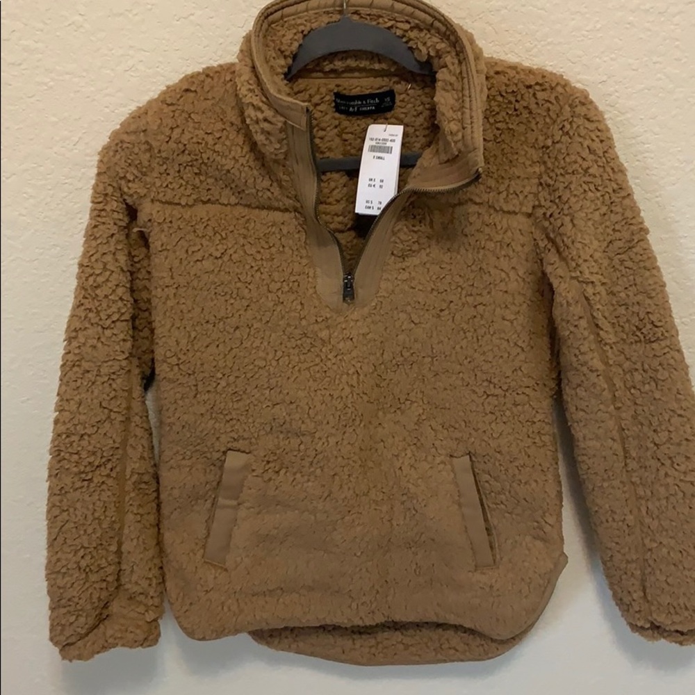 A&F soft tan Sherpa pullover NWT (size XS)
